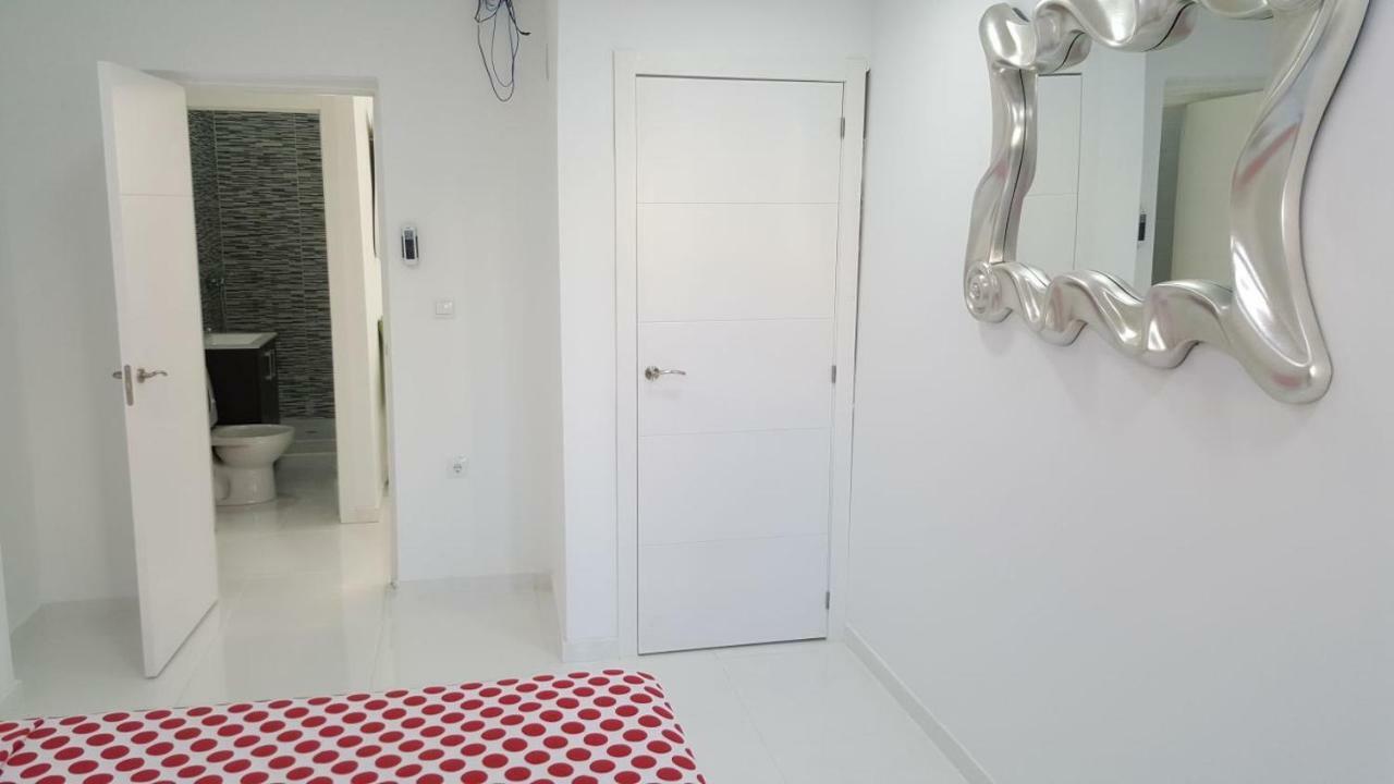 White Apartment Alicante Eksteriør billede